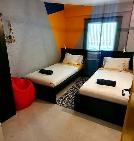 Bright, Spacious, Newly Decorated 2 Bedroom Flat.