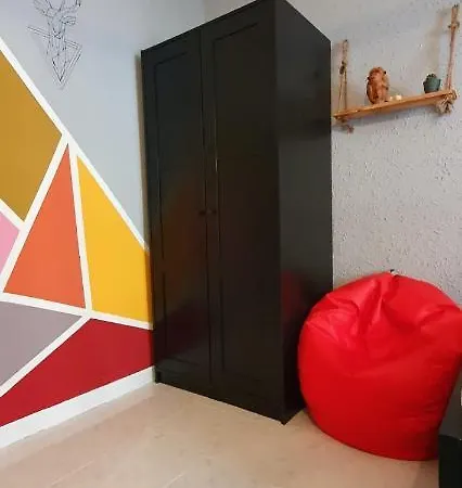 Bright, Spacious, Newly Decorated 2 Bedroom Flat.
